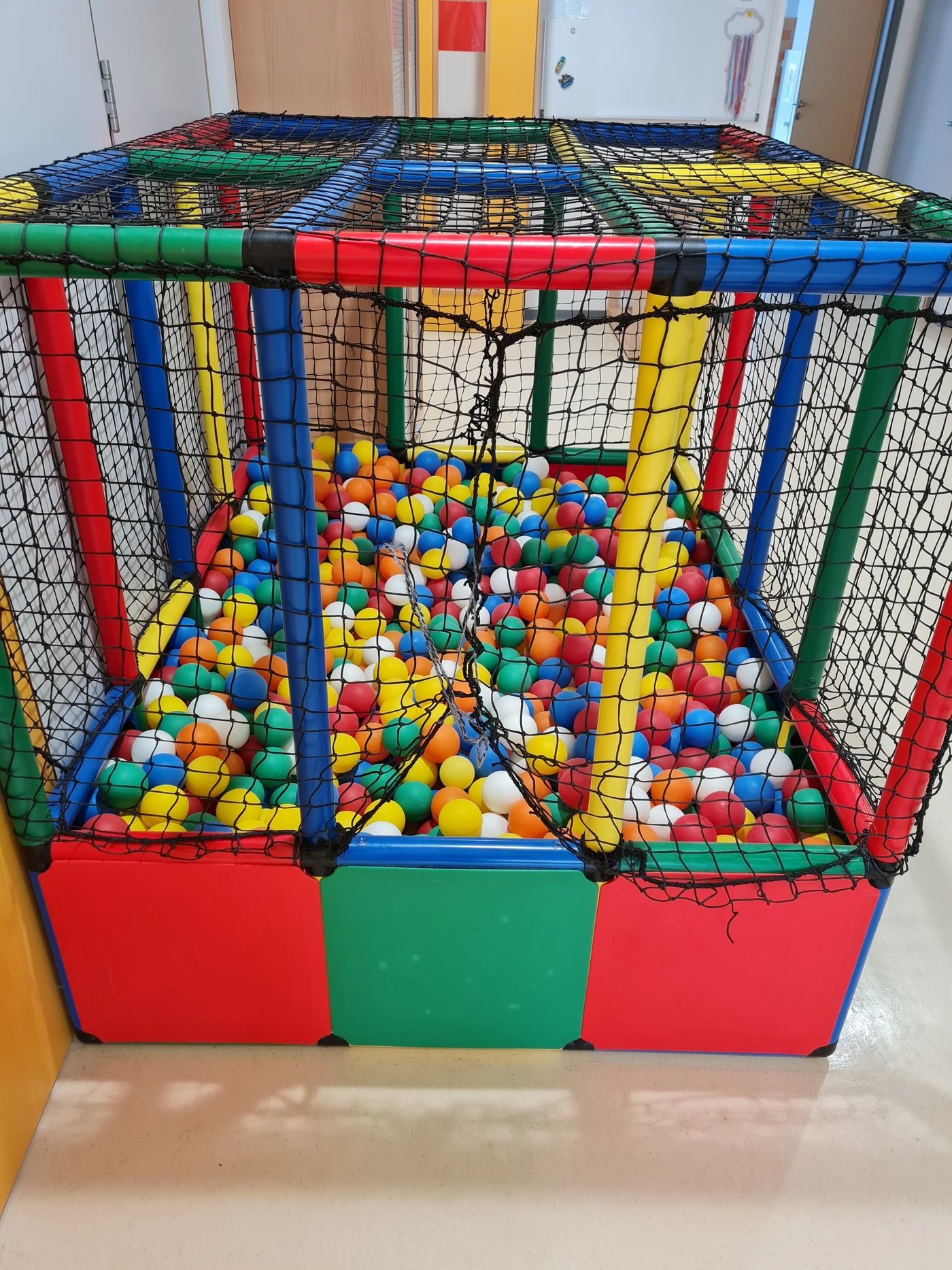 Bällebad im Kindergarten
