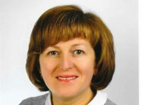 Elena Shcherbyna, Kinderpflegerin