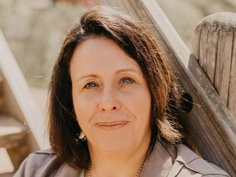 Elke Koch-Weidinger, Erzieherin